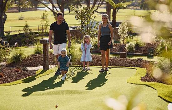 country-club-tasmania_image-galery_mini-golf_2-550x350