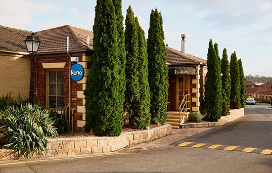 bolters-grill-gallery-image-country-club-bolters-exterior-3-550x350