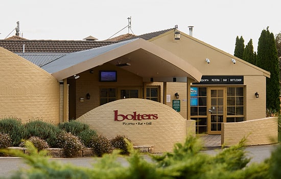 bolters-grill-gallery-image-country-club-bolters-exterior-550x350