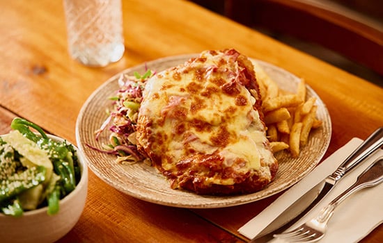 bolters-grill-gallery-image-country-club-bolters-food-schnitzel-550x350