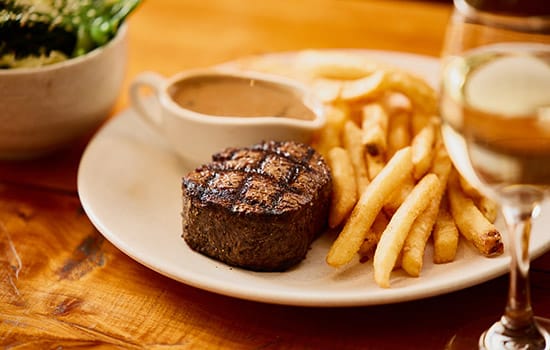 bolters-grill-gallery-image-country-club-bolters-food-steak-550x350