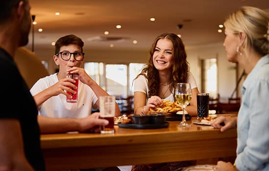 bolters-pizzeria-gallery-image-country-club-bolters-family-dining-550x350