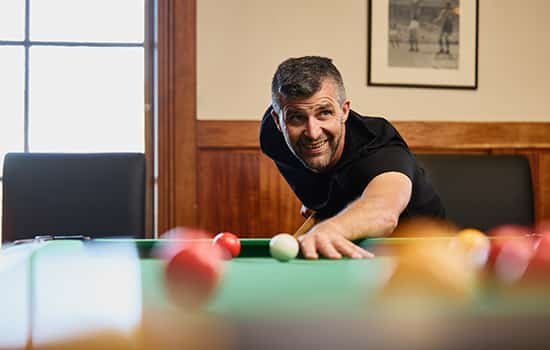 bolters-pizzeria-gallery-image-country-club-bolters-pool-game-550x350