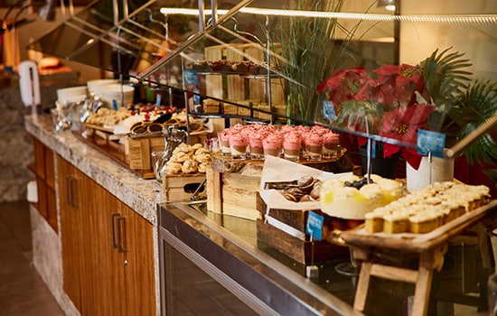 links-gallery-image-country-club-links-buffet-food-550x350