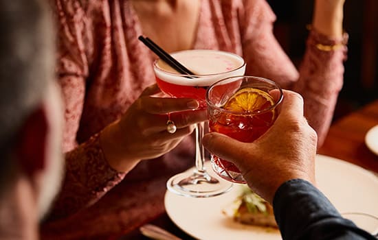 terrace-gallery-image-country-club-terrace-couple-drinks-550x350
